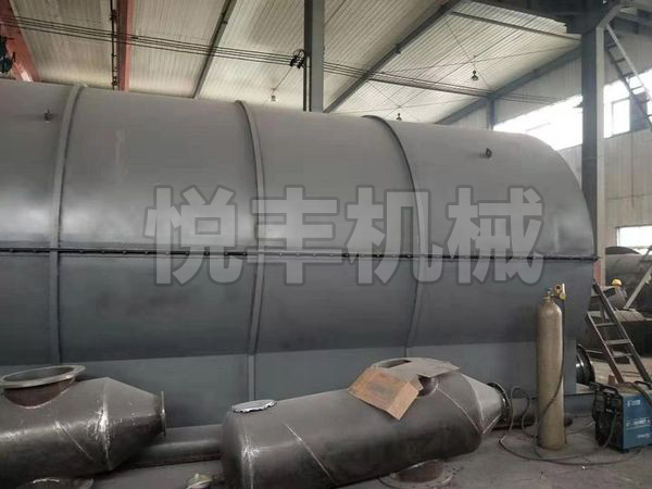 廢舊輪胎煉油設(shè)備安裝現(xiàn)場(chǎng)